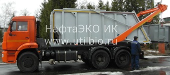 Автомобиль АБО с устройством задней загрузки контейнеров